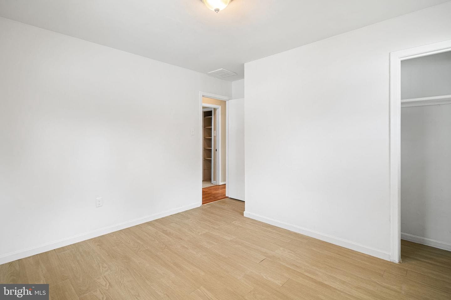 906 Stephen Avenue photo 8