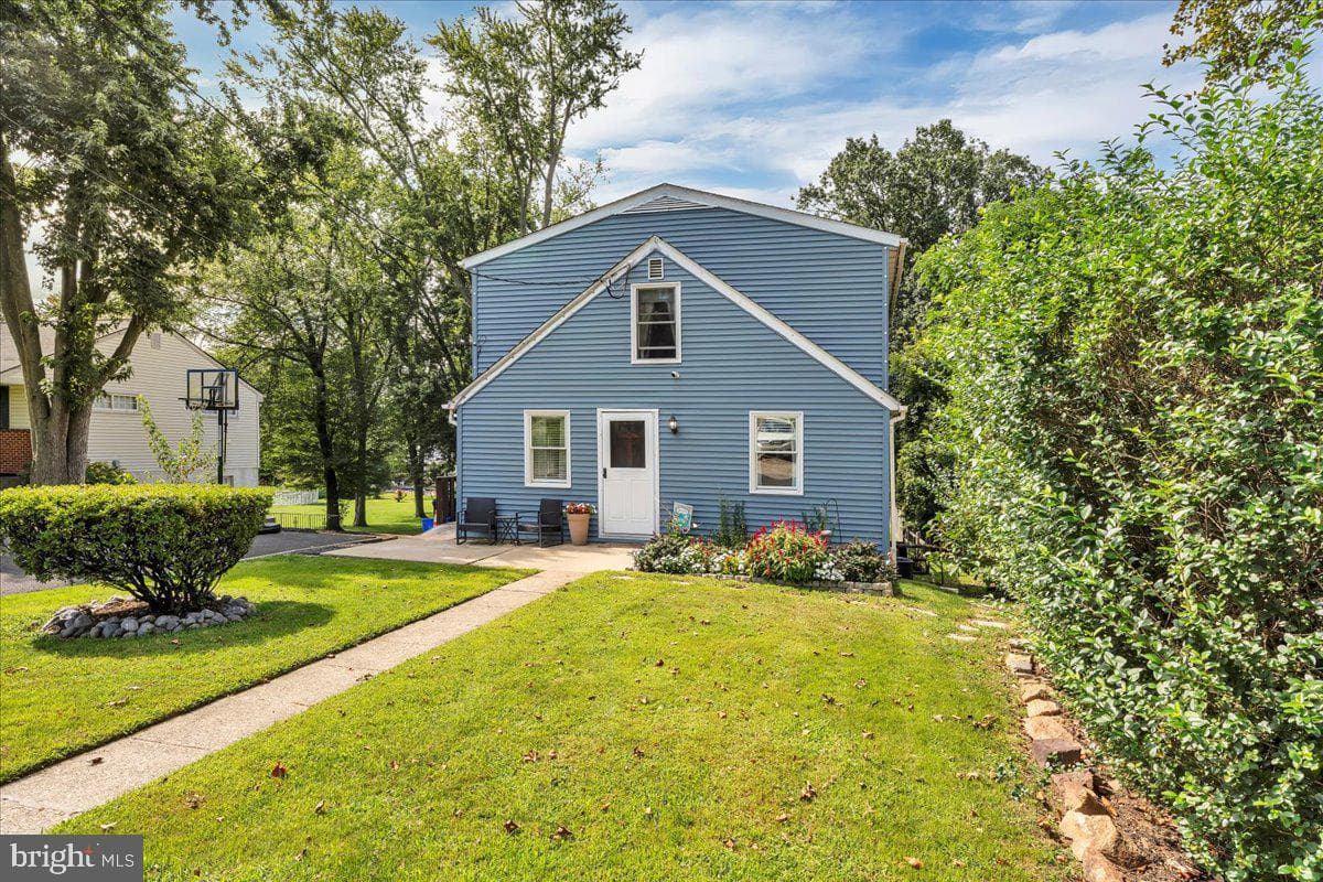 611 Rosewood Avenue photo 3