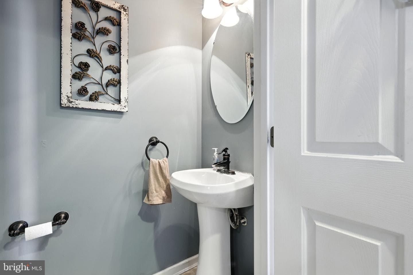 217 Windsor Court photo 4