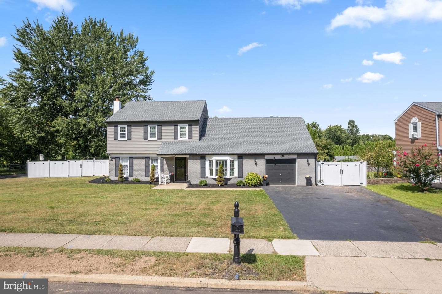 116 Village Green Lane photo 2