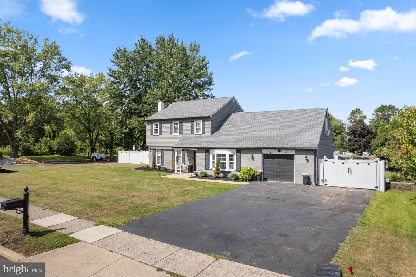116 Village Green Lane photo 3