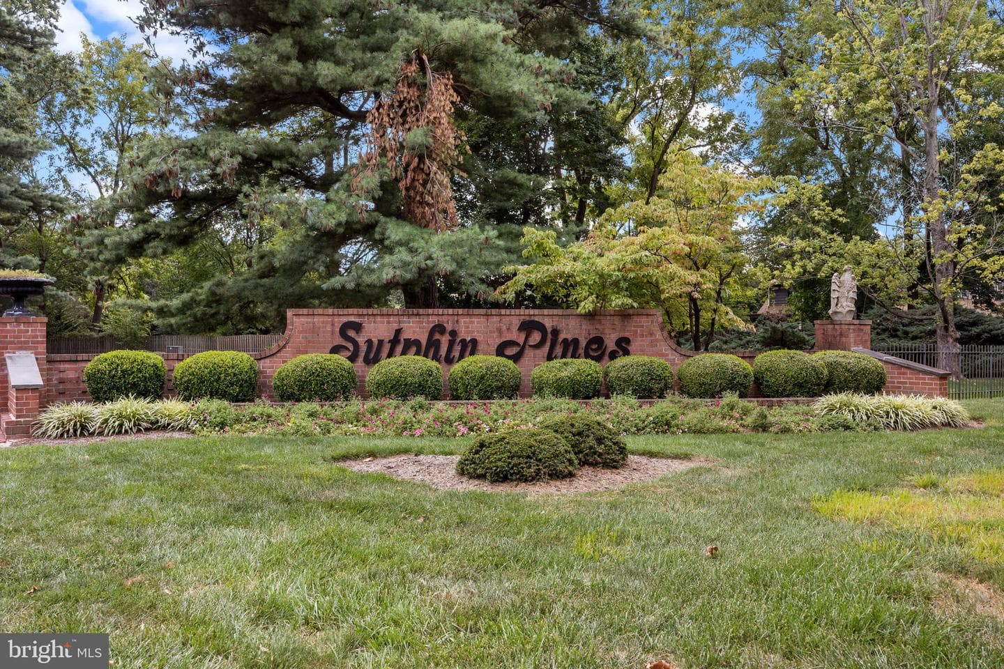 96 Sutphin Pines photo 47
