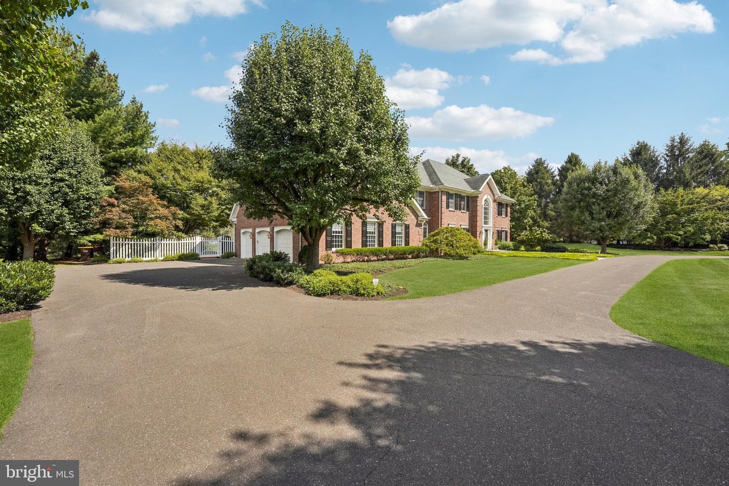12 Paddock Drive photo 2