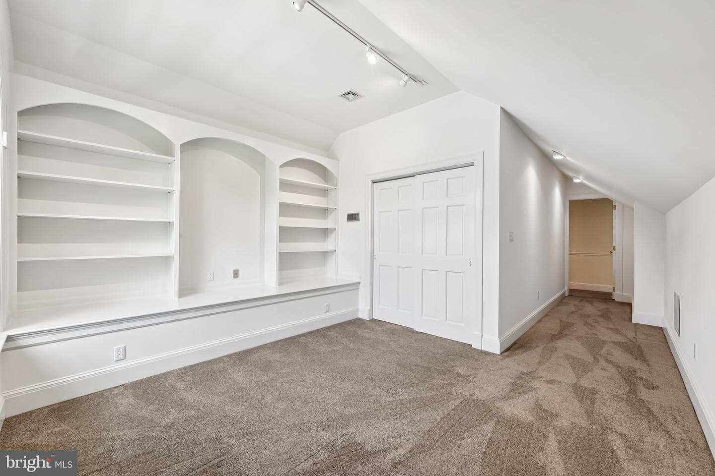 12 Paddock Drive photo 31