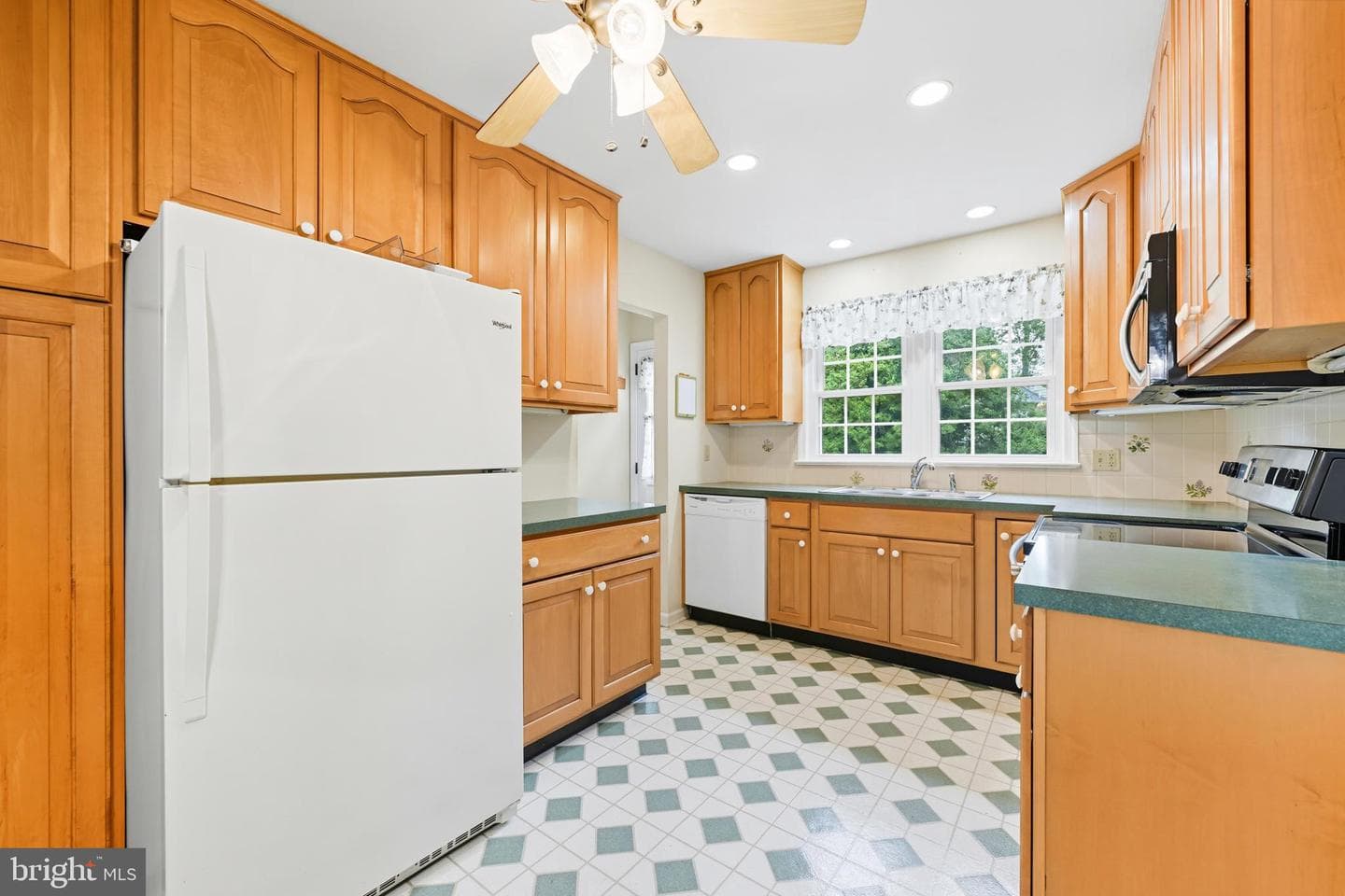 1114 General Hamilton Road photo 11