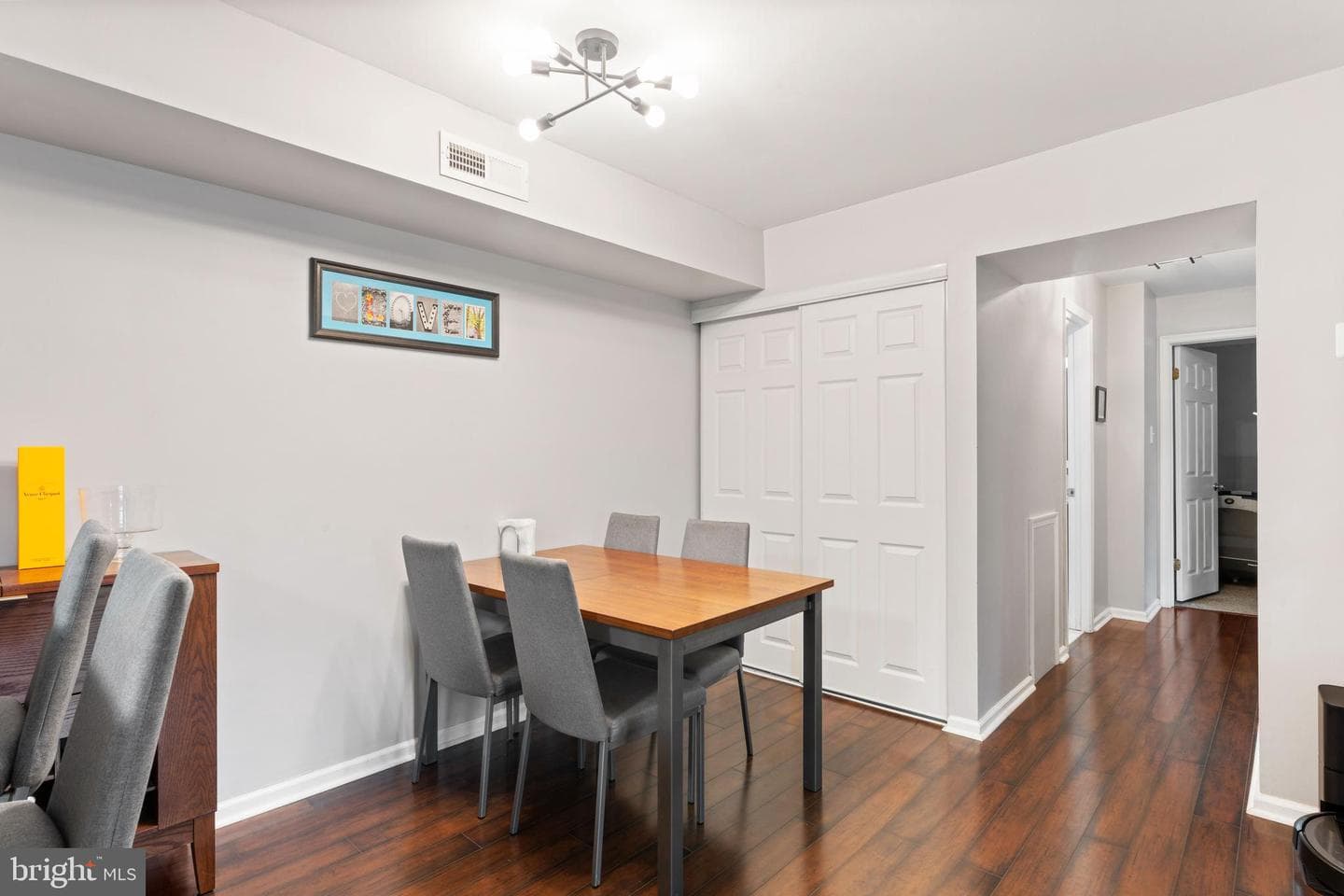 2010 Barry Court #743b photo 15