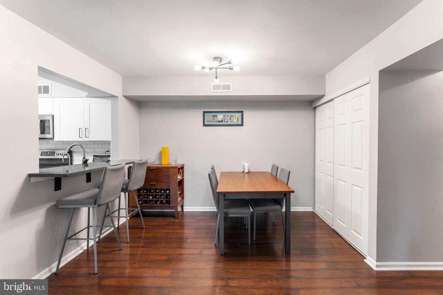 2010 Barry Court #743b photo 9