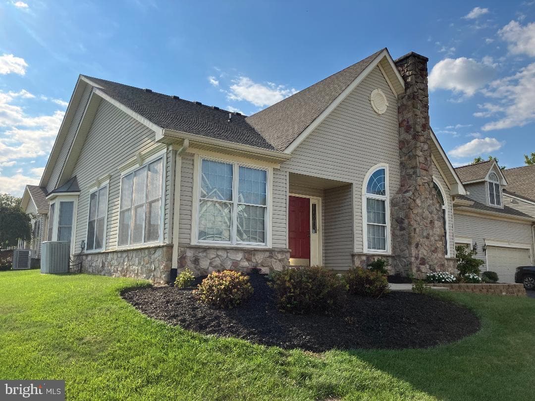 213 Sugarberry Lane photo 2