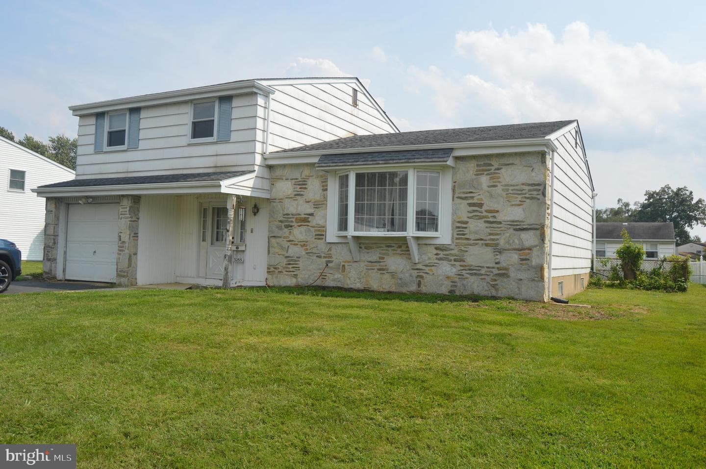 3255 Parkview Drive photo 2