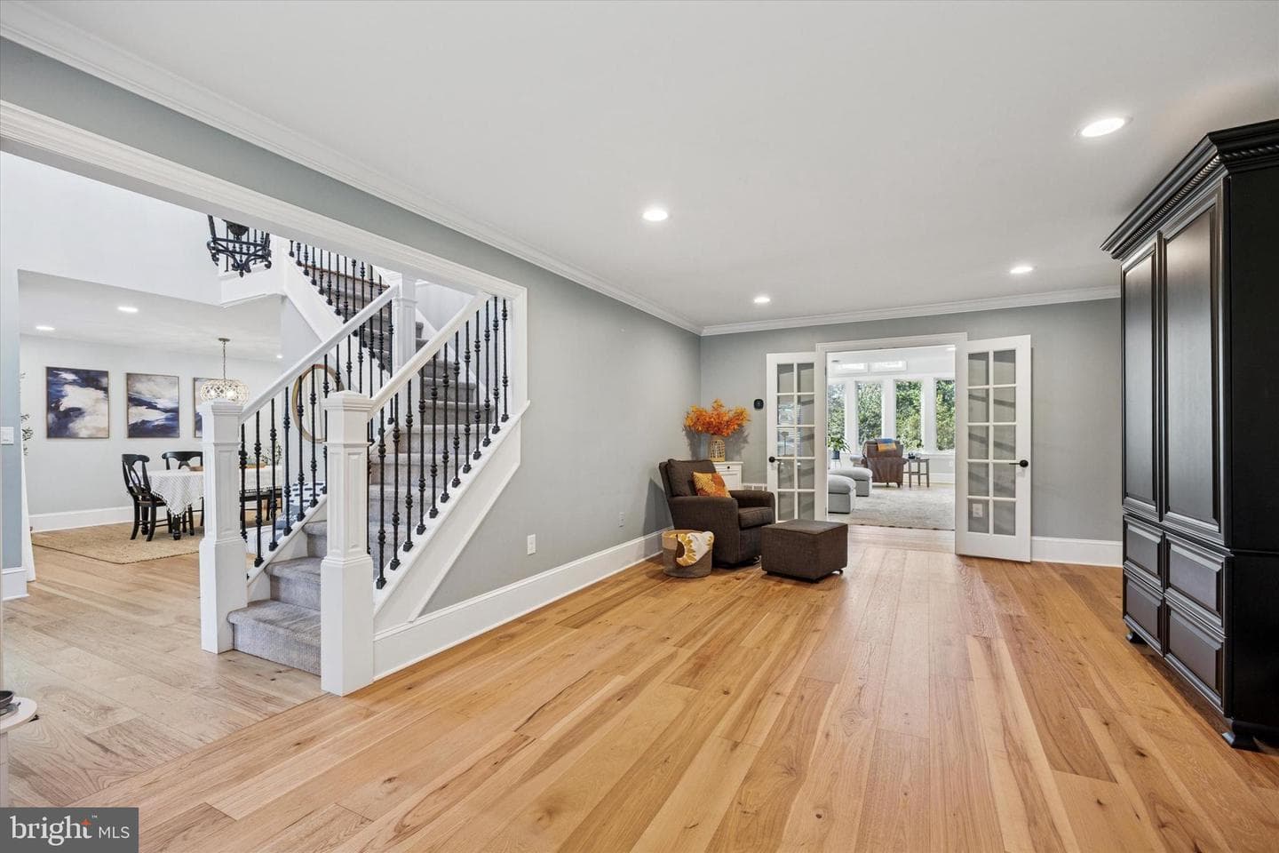222 Windsor Way photo 3