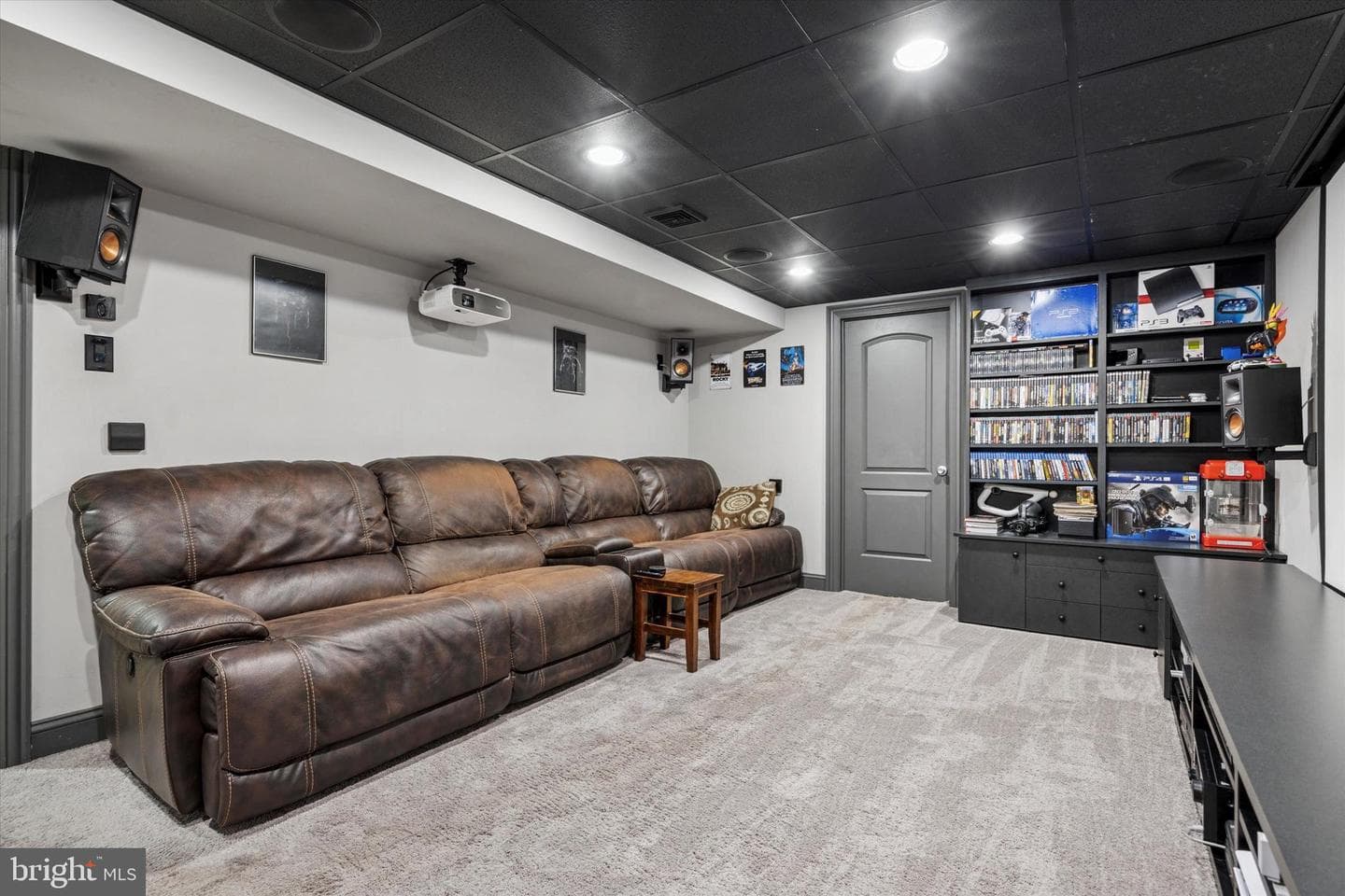 222 Windsor Way photo 32