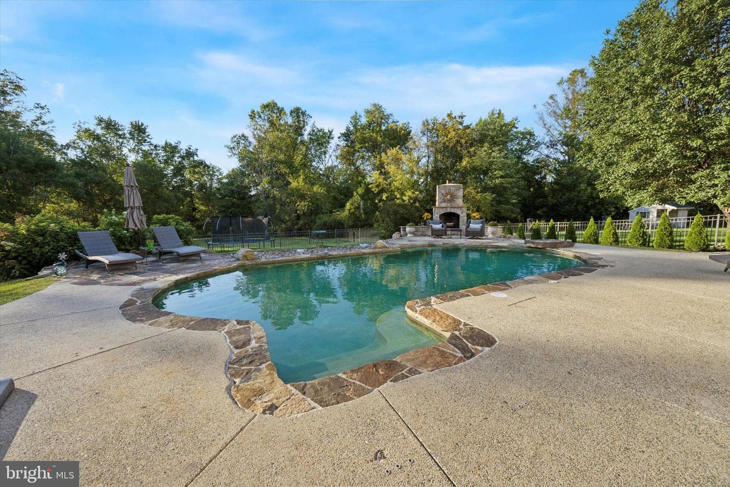222 Windsor Way photo 36
