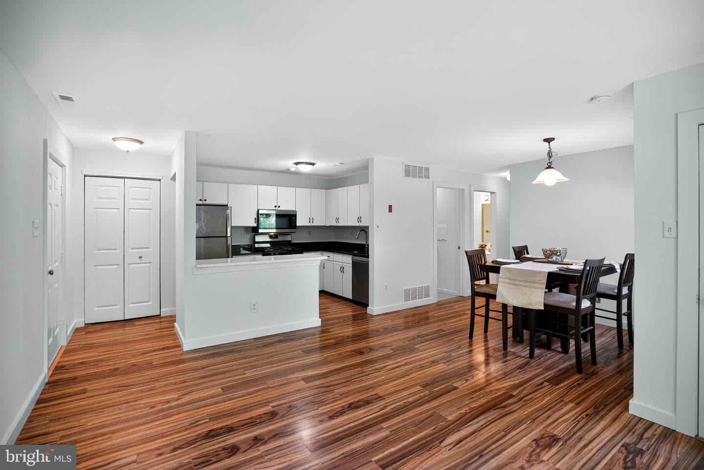 1011 Diamond Drive photo 4