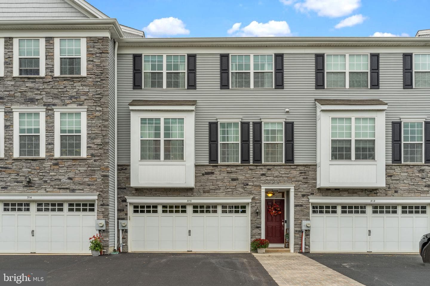 313 Chestnut Court photo 2