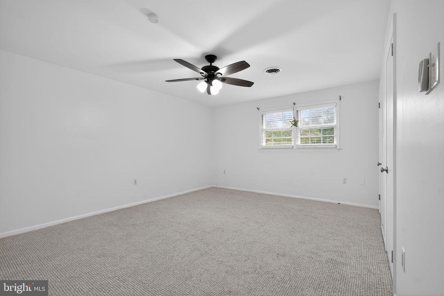 908 Yardley Cmns Commons photo 10