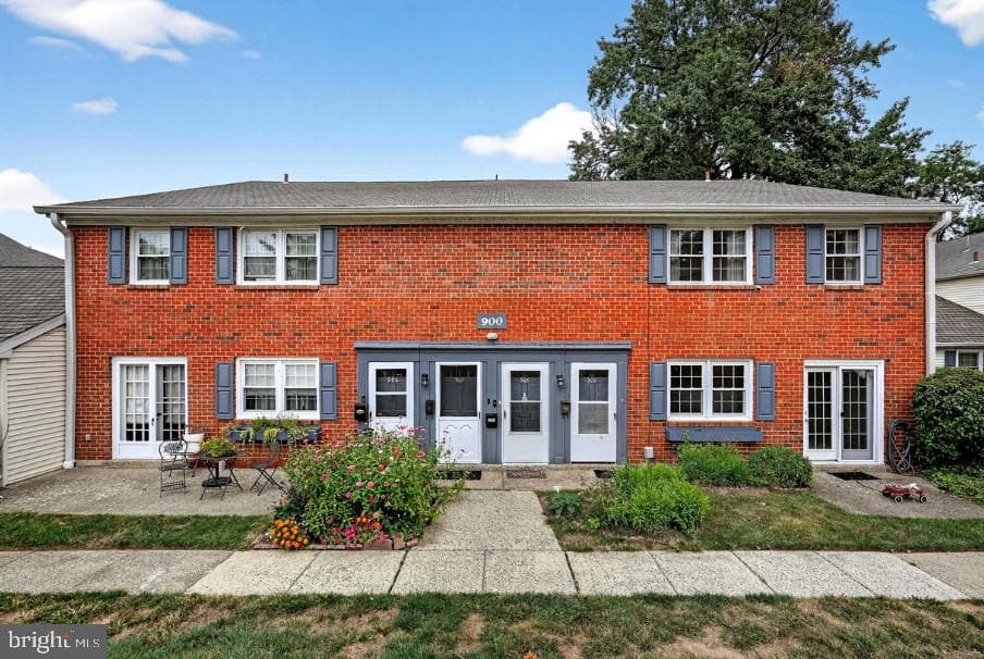 908 Yardley Cmns Commons photo 23