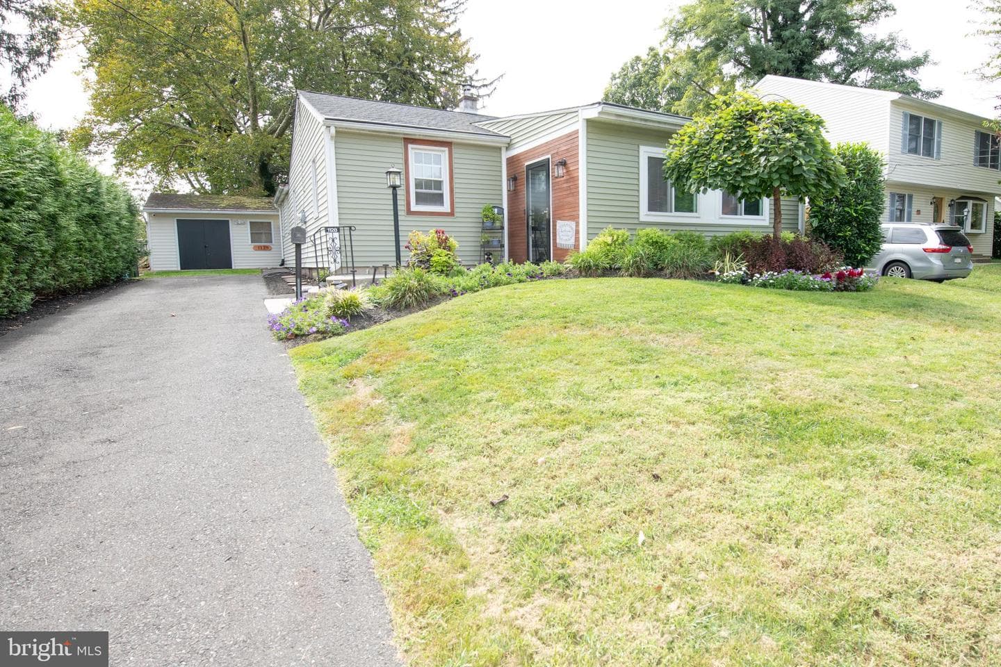 1128 Hilton Avenue photo 2