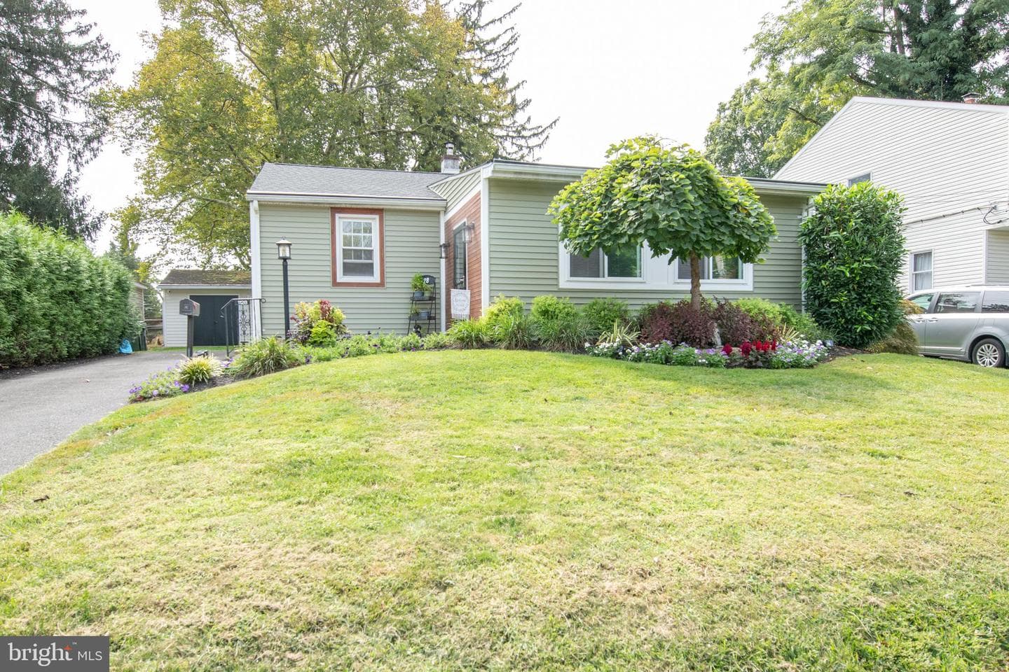 1128 Hilton Avenue photo 3