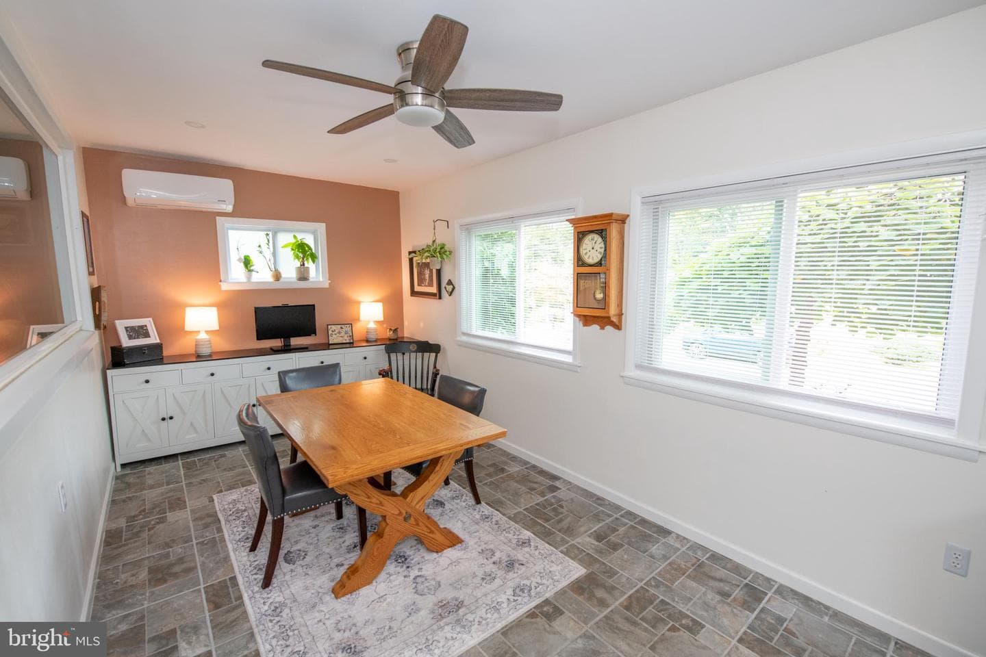 1128 Hilton Avenue photo 30