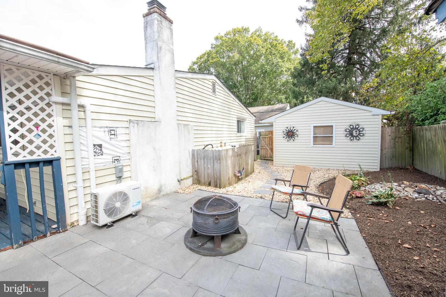 1128 Hilton Avenue photo 8