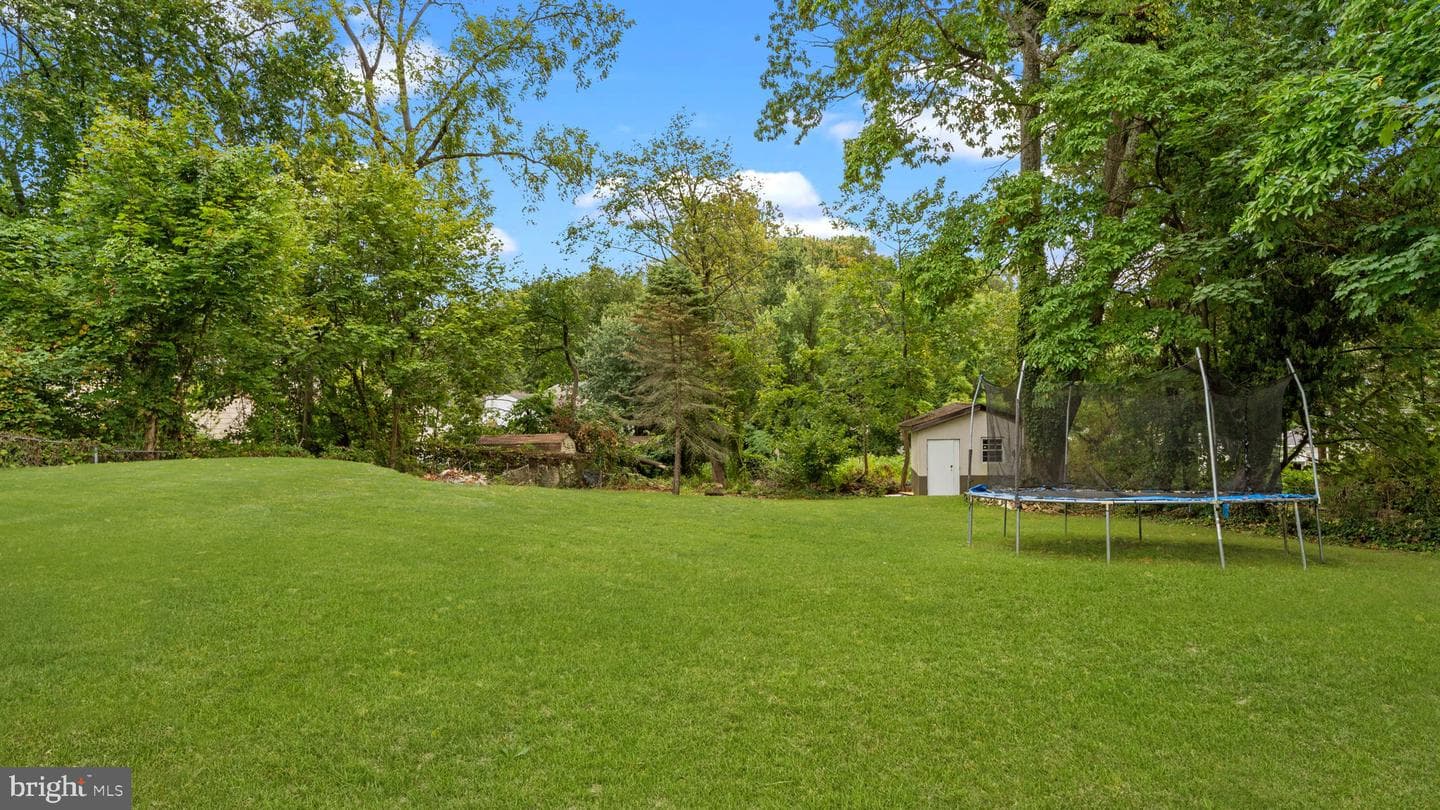3633 Brownsville photo 29