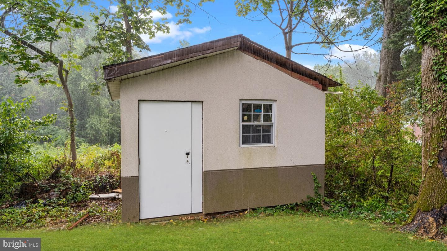 3633 Brownsville photo 31