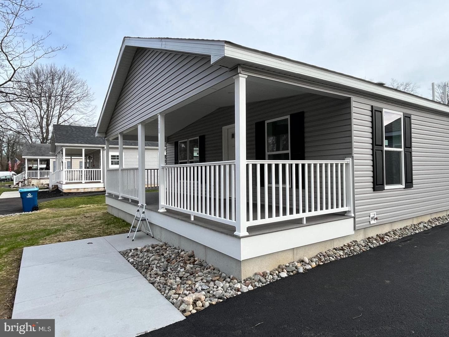218 Vaux Drive photo 3