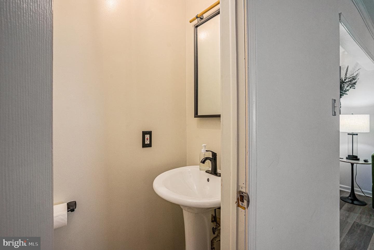 446 N Mount Vernon Circle photo 7