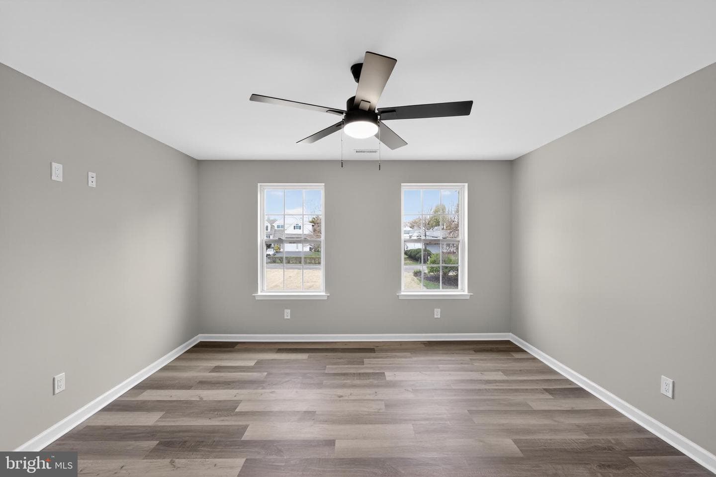 1021 W Maple Avenue photo 17