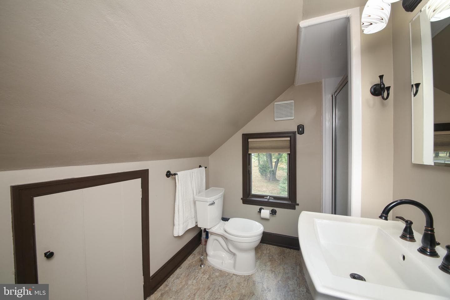 150 Edison Furlong Road photo 27