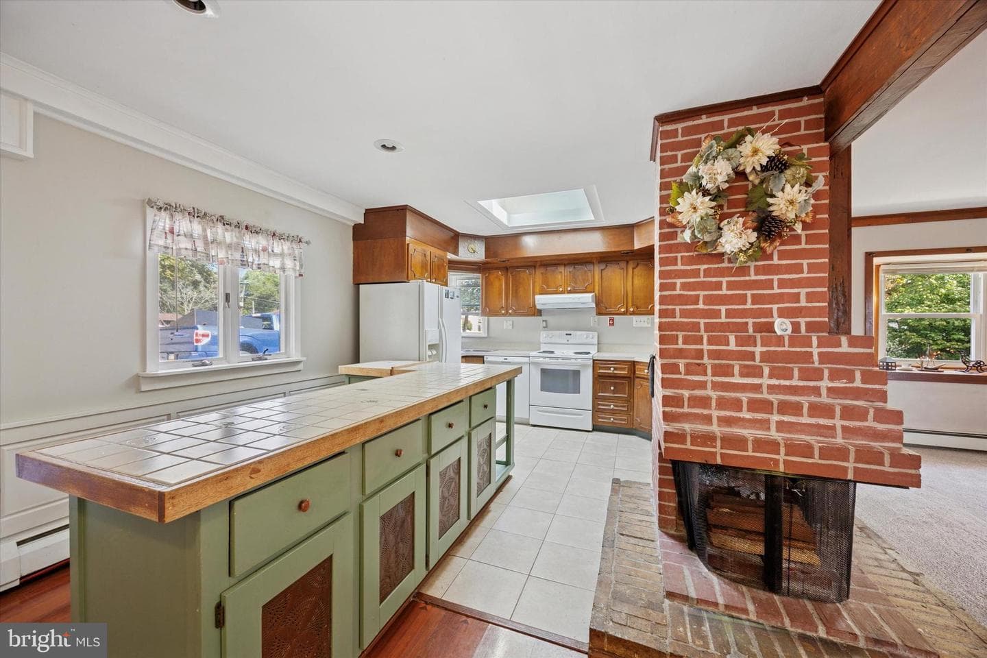 194 Willow Drive photo 2