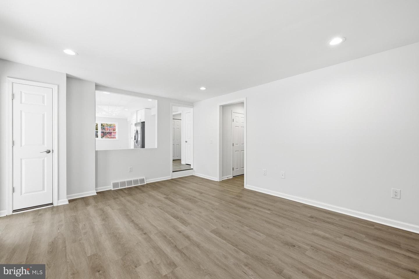 50 Mohawk Drive photo 22