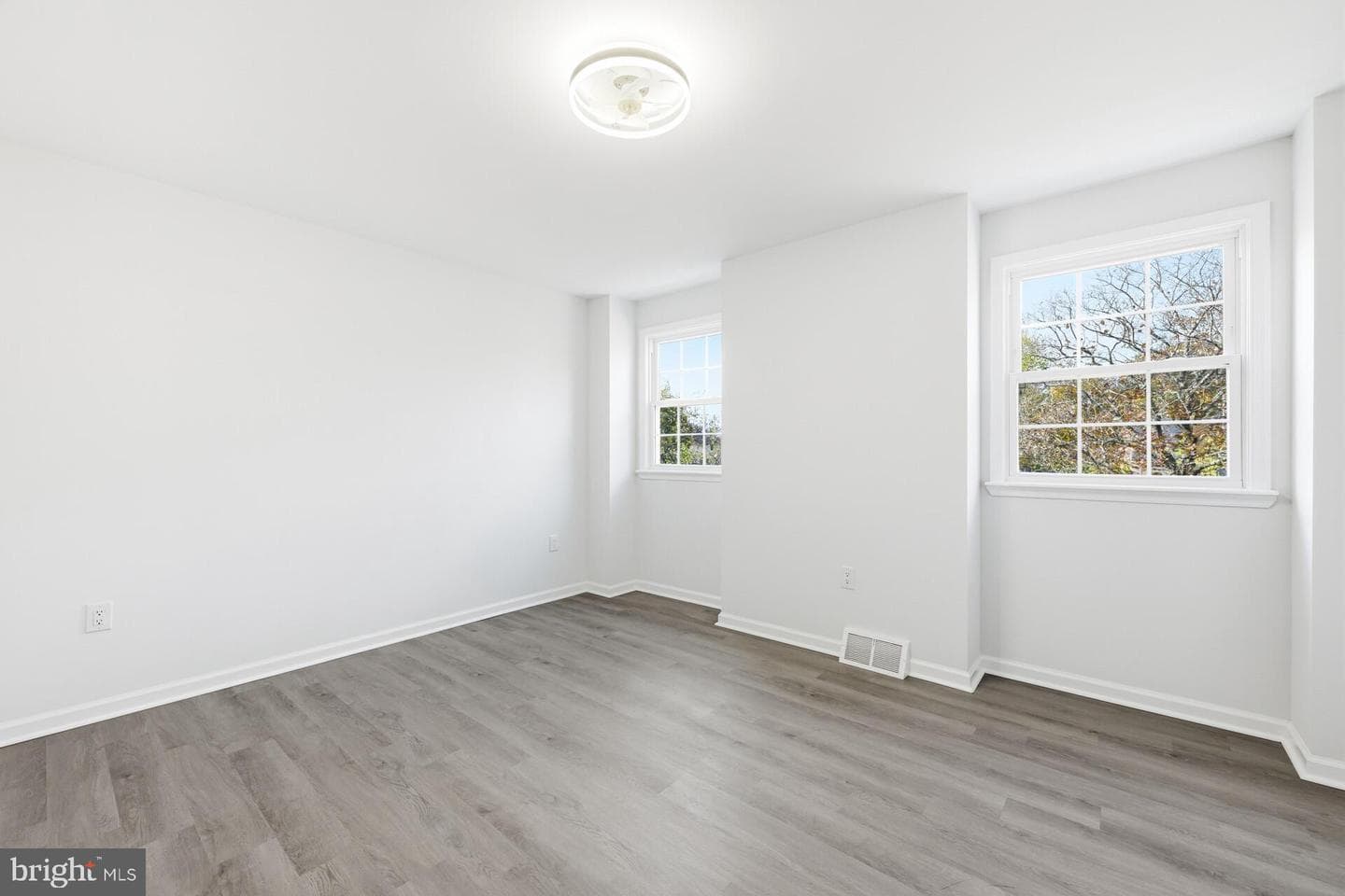 50 Mohawk Drive photo 31