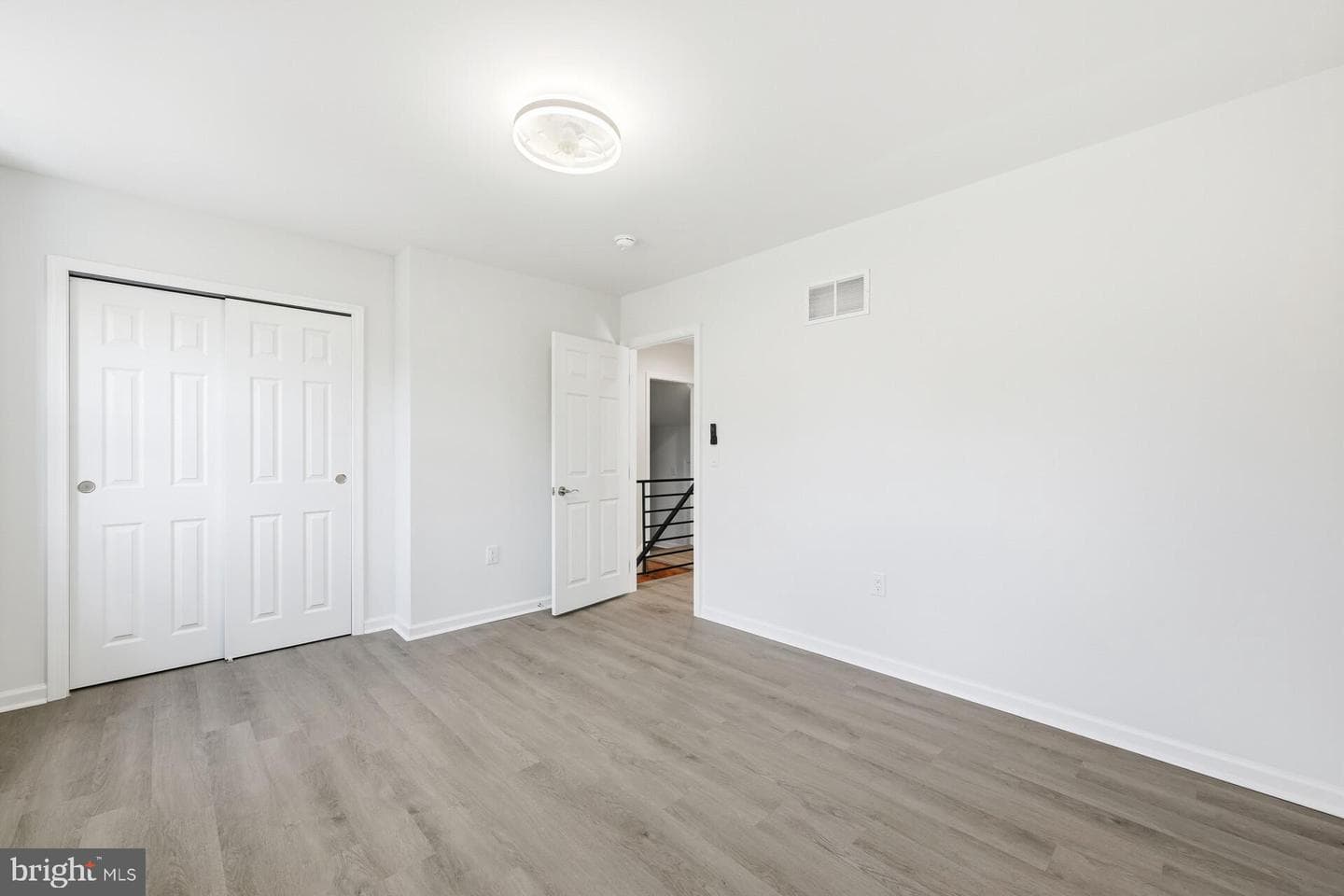 50 Mohawk Drive photo 32