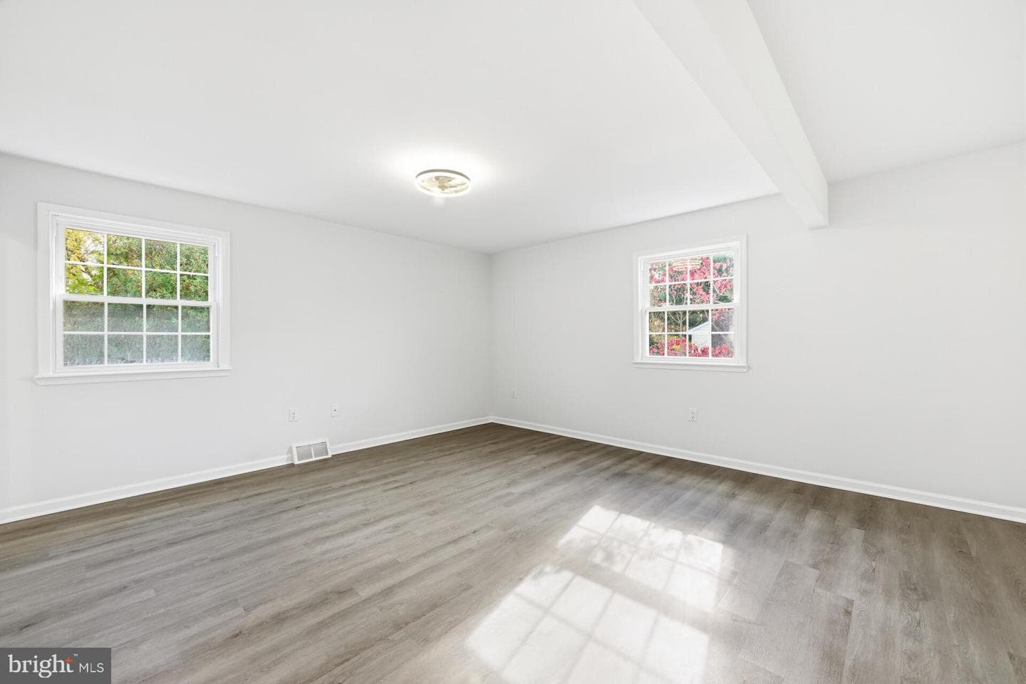 50 Mohawk Drive photo 33