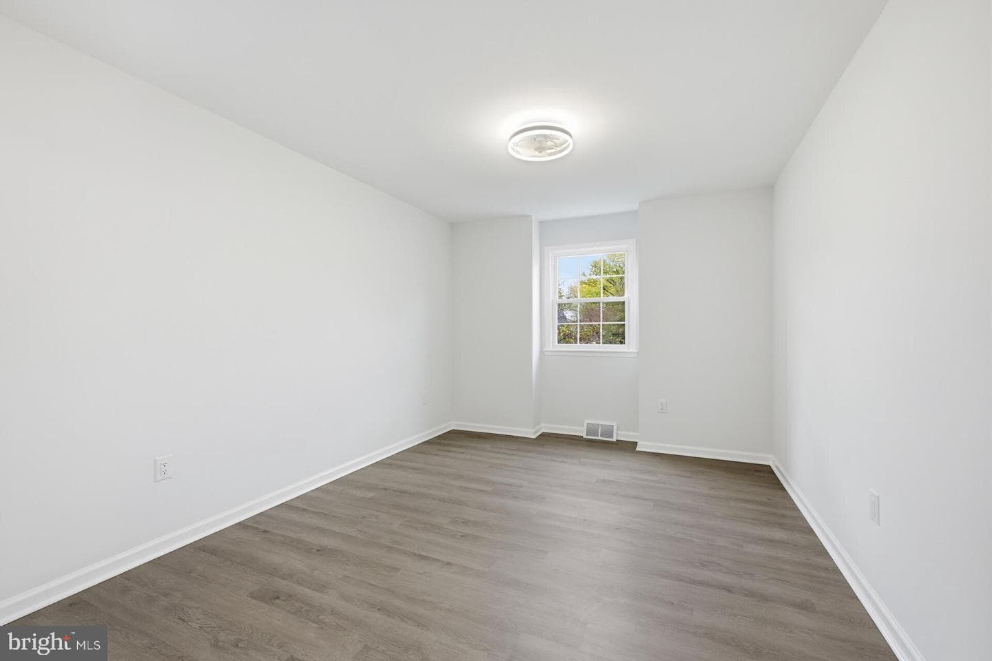 50 Mohawk Drive photo 35