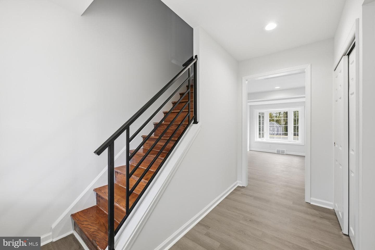 50 Mohawk Drive photo 9
