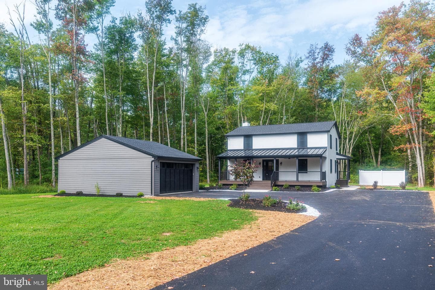 933 Forrest Road photo 1