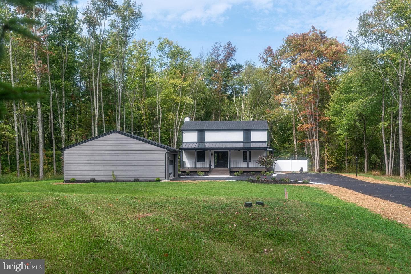 933 Forrest Road photo 2