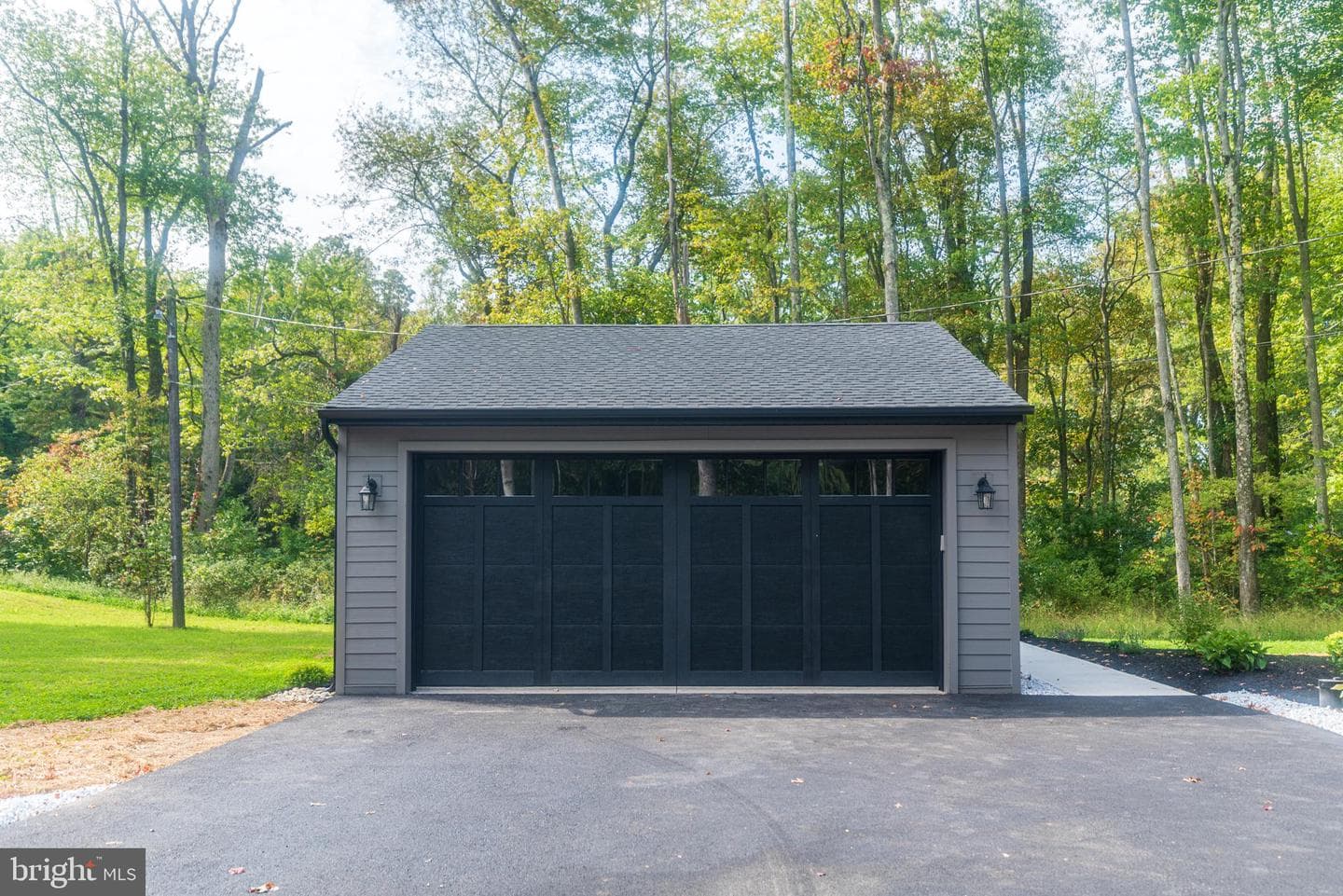 933 Forrest Road photo 5
