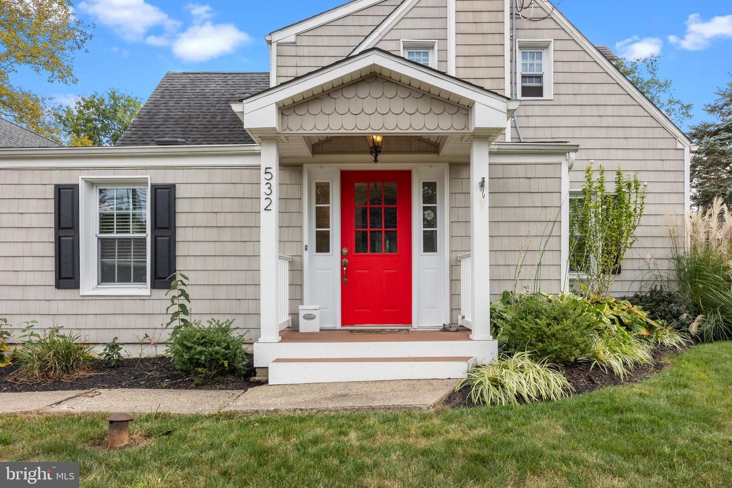 532 E Penn Street photo 2