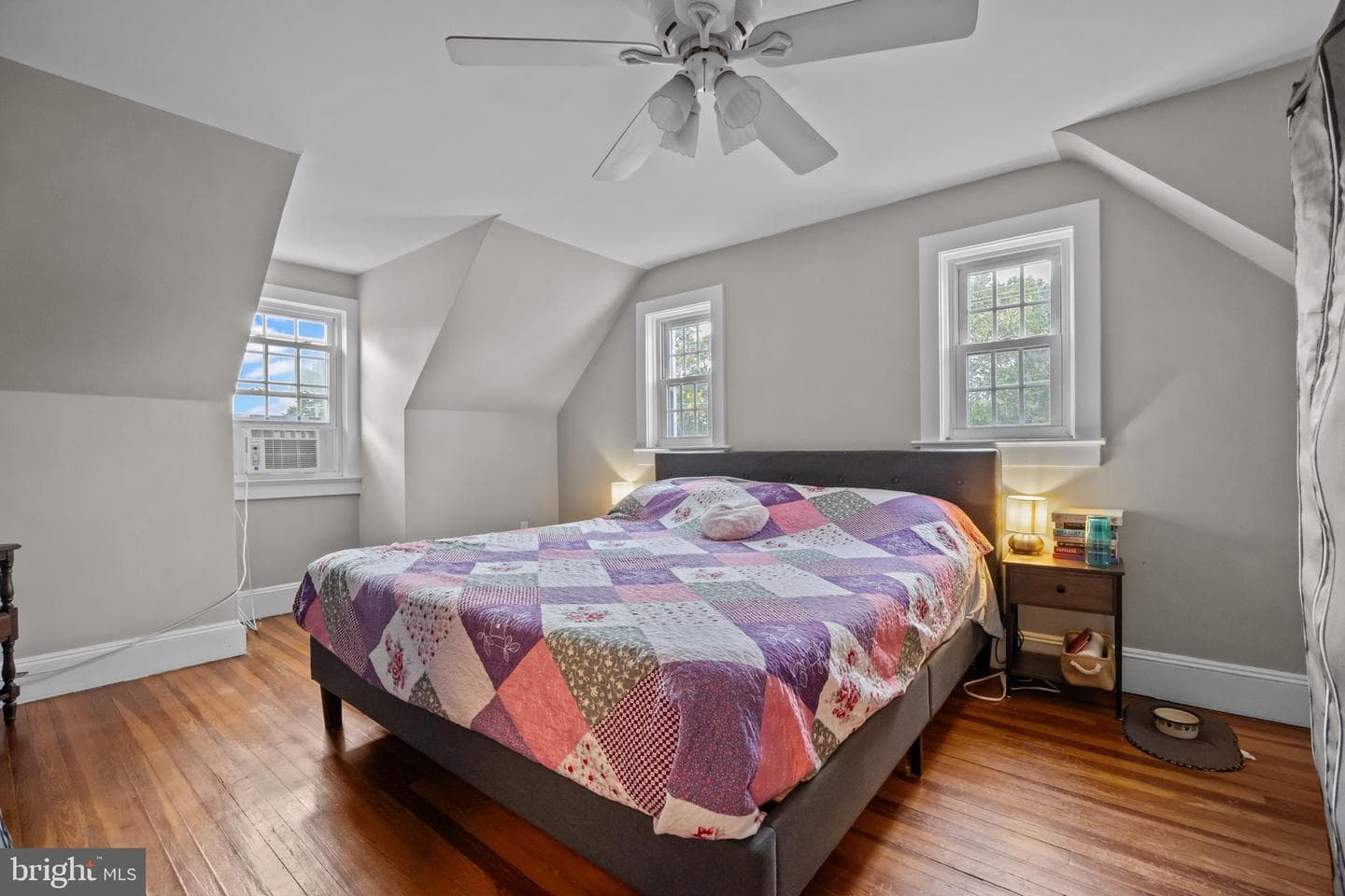 532 E Penn Street photo 25