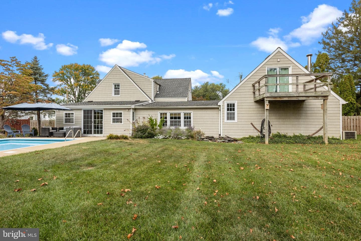 532 E Penn Street photo 40