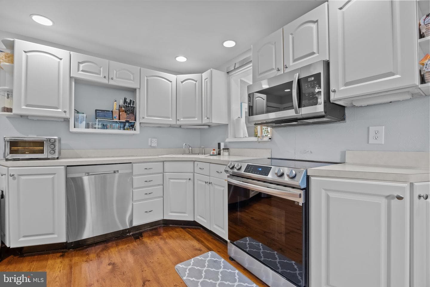 532 E Penn Street photo 8