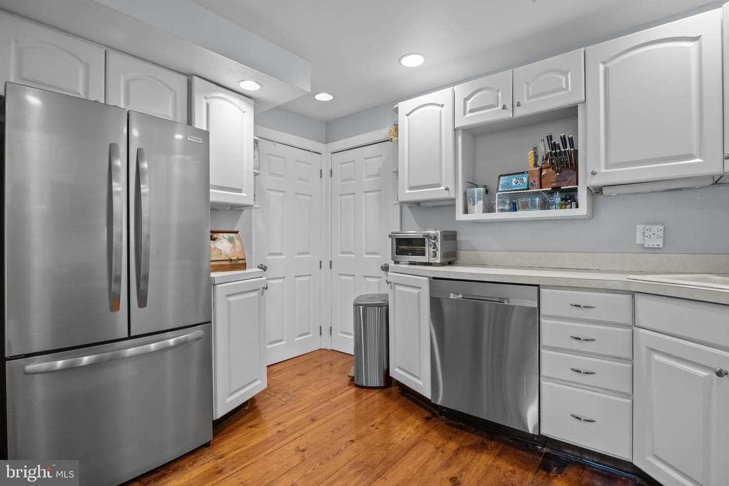 532 E Penn Street photo 9