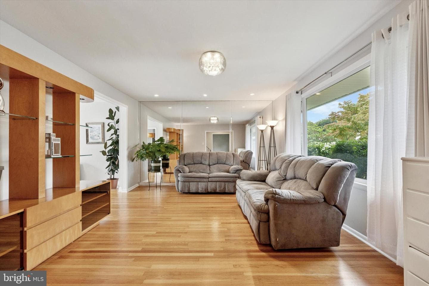 716 Ross Drive photo 4