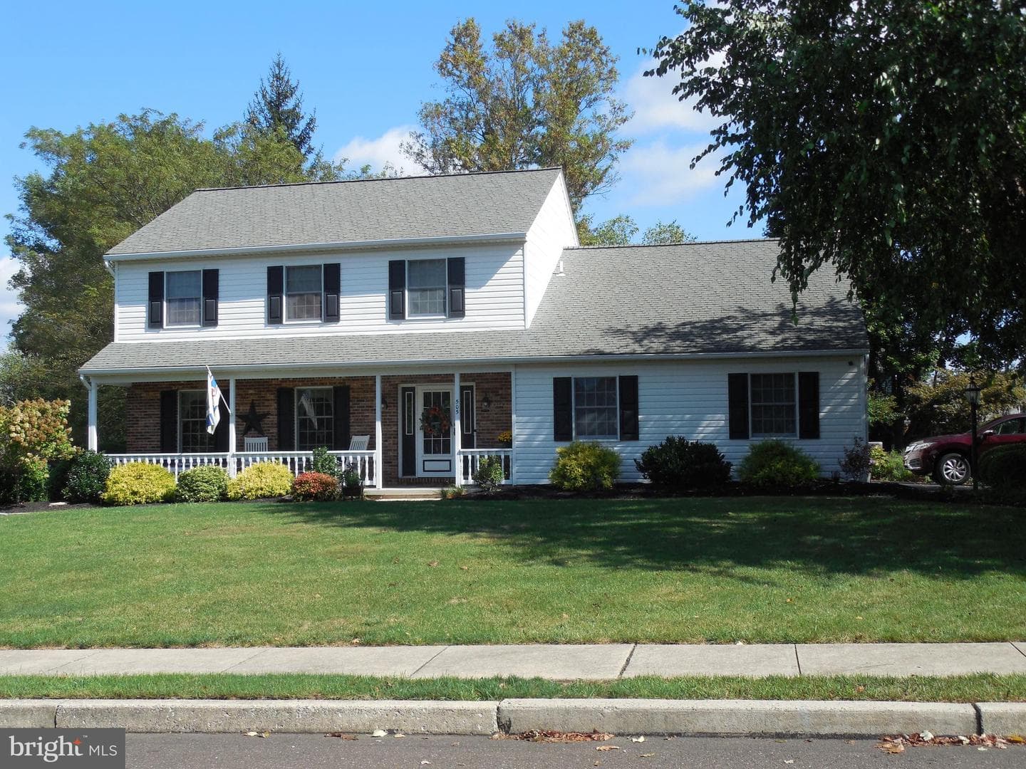 505 Nob Hill Drive photo 2
