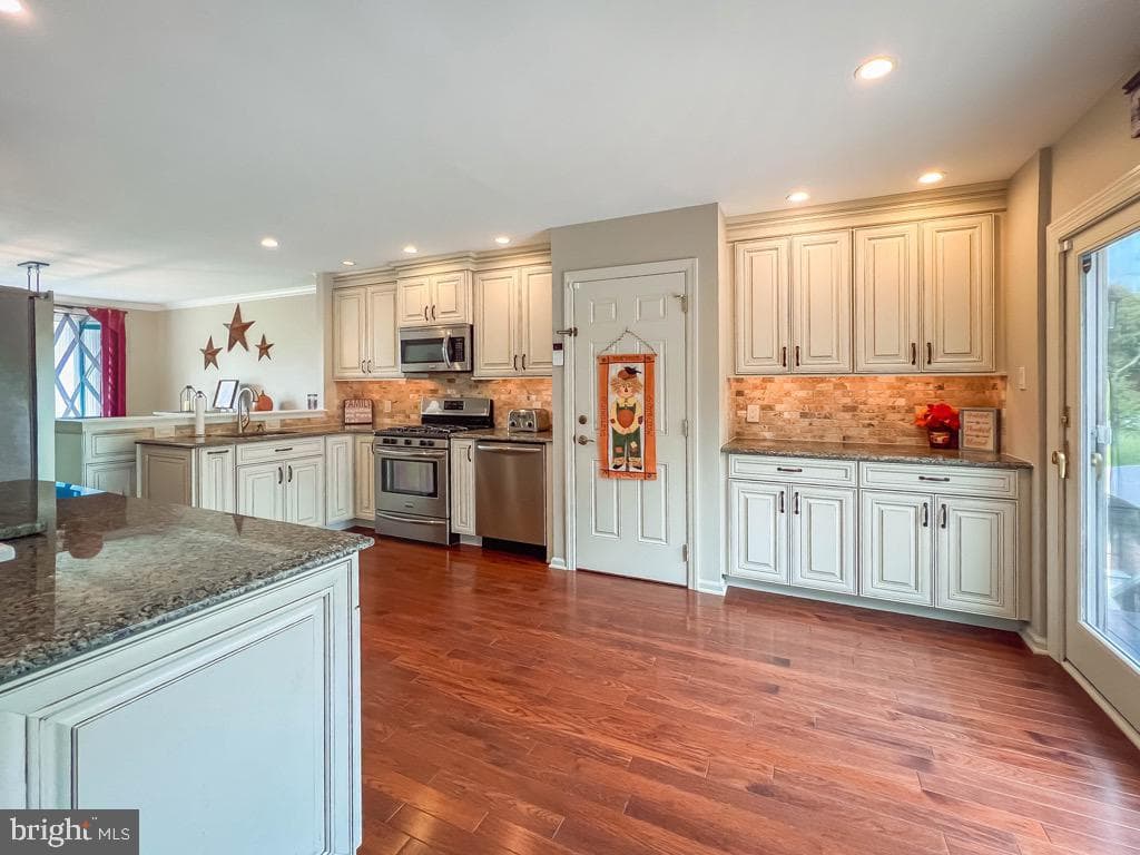 55 Mount Pleasant Drive photo 3