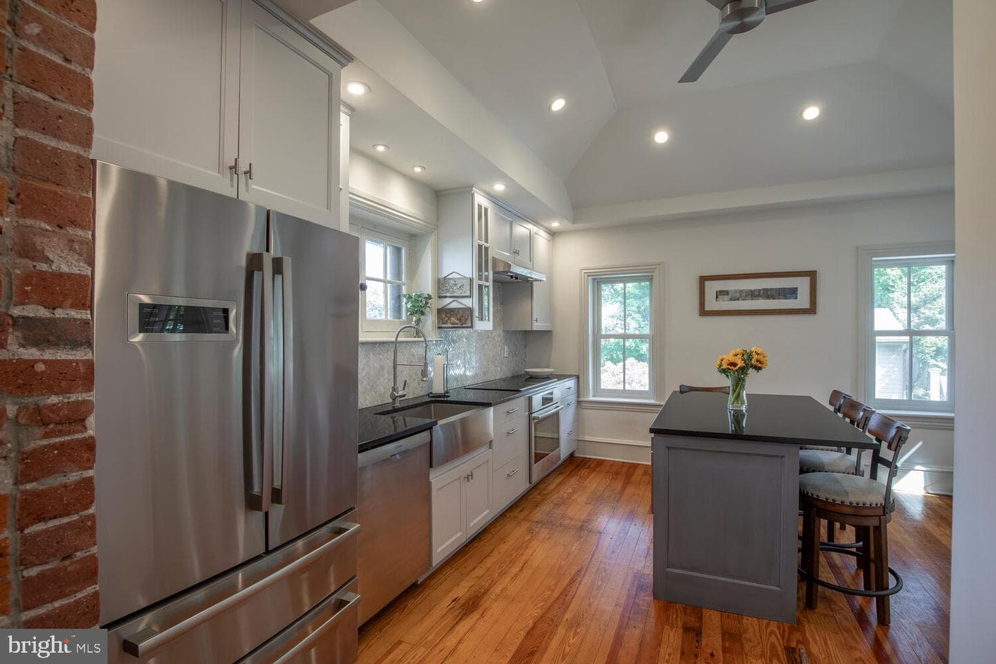 121 Cottage Street photo 9