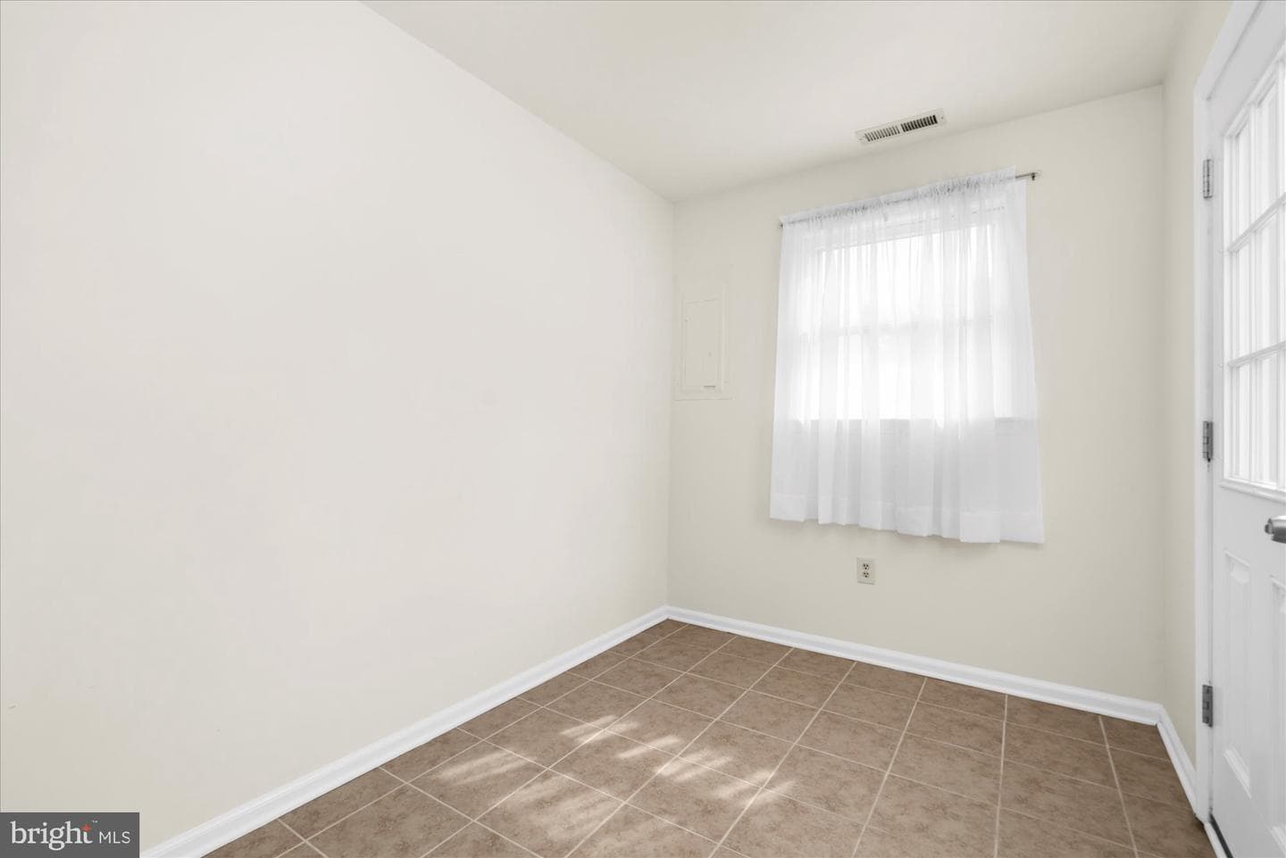 206 Yardley Court photo 9